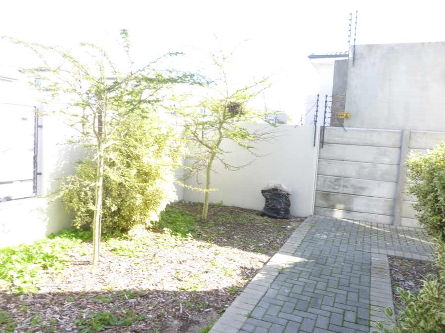 To Let 4 Bedroom Property for Rent in Parklands North Western Cape